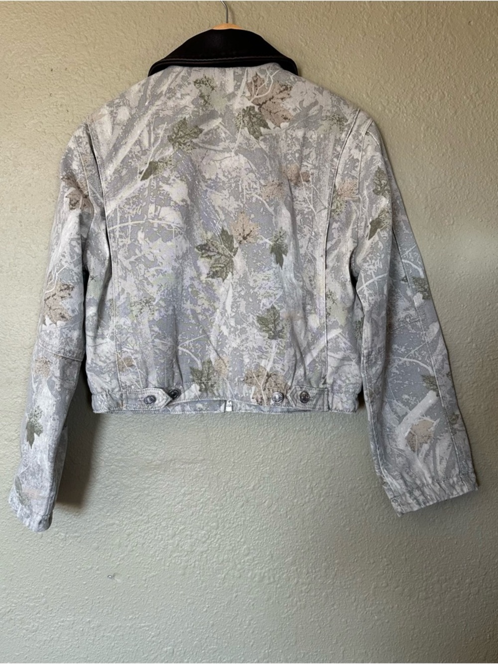 Abercrombie & Fitch Light Gray Camouflage Crop Bomber Jacket with Dark Collar - Picture 2 of 4